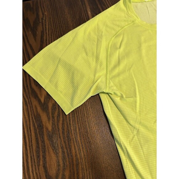 Lululemon Metal Vent Tech Tee Short Sleeve Size Men’s Large Yellow Top Neon - Picture 6 of 14